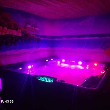 Studio Avec Terrasse Et Jacuzzi วัลบอนน์ ภายนอก รูปภาพ