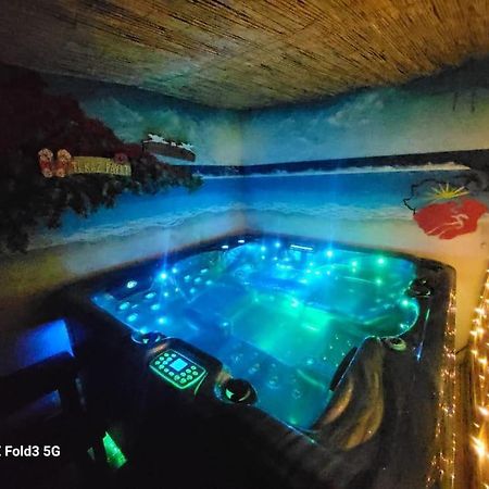 Studio Avec Terrasse Et Jacuzzi วัลบอนน์ ภายนอก รูปภาพ