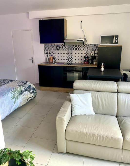Studio Avec Terrasse Et Jacuzzi วัลบอนน์ ภายนอก รูปภาพ